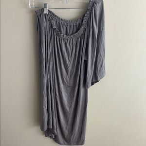 Jolie Gray Off-Shoulder Dress size large